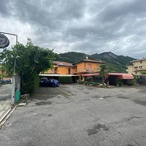  Couette-café Macloud Pub Italie